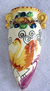 Bolsillo de pared tipo urna de los años 40, cisne pintado a mano hecho en Japón - Imagen 1 de 3