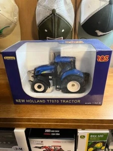 1:32 SCALE NEW HOLLAND T7070 TRACTOR USED BLUE - Picture 1 of 3