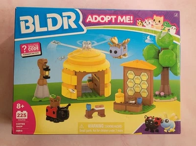 BLDR Roblox ¡Adopt Me! Interior de cafetería con juego de construcción Queen Bee 225 piezas nuevo en caja Foto 1 de 3