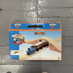 Juego de 8 figuras Thomas Tank & Friends curva de aprendizaje ferroviario de madera difícil de encontrar en muy buena condición - Imagen 1 de 3