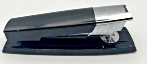 Grapadora de escritorio vintage SWINGLINE D333 de alta resistencia negra con detalles cromados, funciona - Imagen 1 de 13