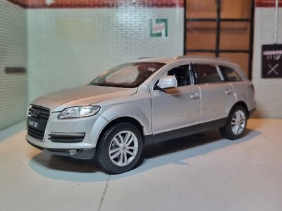Audi Q7 Silver 4x4 V8 4.2 2007 Welly 4L 1:24 Scale Diecast Detailed Model 22481 - Image 1 of 4