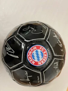 Autogrammball Bayern München Team 2006/2007 neu Schweinsteiger, Lahm, Kahn usw. - Bild 1 von 5
