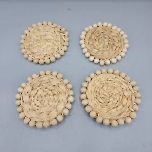 Sottobicchiere con perline in legno rattan giacinto d'acqua set 4" tessuto isola Tiki Boho 4" - Foto 1 di 10