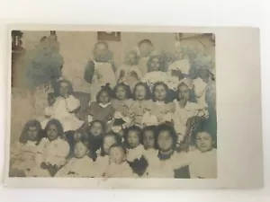 Postal RPPC Foto Real Grupo Escolar Retrato Niñas con Maestro? Años 1910 - Imagen 1 de 2
