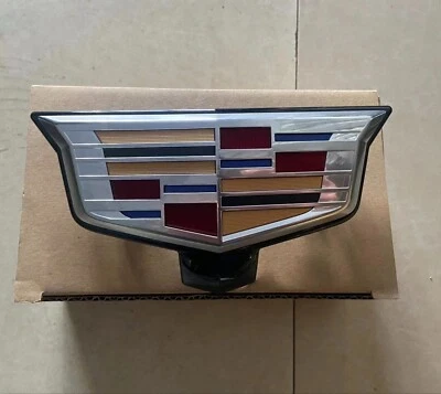 Cadillac CT6 2019-20 emblema de parrilla delantera 84251109 con zócalo 84939295 GM OEM NUEVO Foto 1 de 4