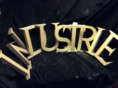 Ancienne Enseigne Lettres Zinc De Commerce « Industrie » - Photo 1/4