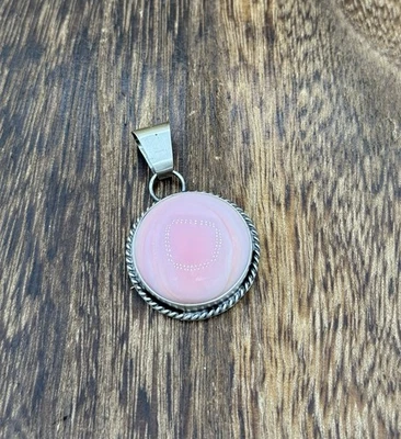 Navajo Handmade Sterling Silver Pink Conch Shell Heart Shaped Pendant - Image 1 of 3