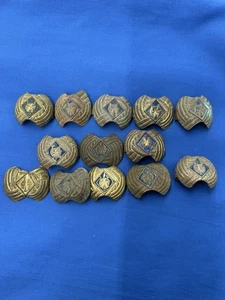 Lote De 13 Cub Wolf Boy Scout Broche Para Bufanda Pañuelo De Colección Metal Usado - Imagen 1 de 4