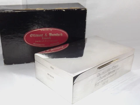 VINTAGE 16.6cm 655g STERLING SILVER CIGARETTE BOX, CIGAR TRINKET BOX LONDON 1978 Cover