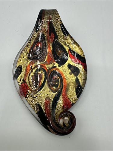 VETEMENTS Collana Ciondolo Arte Vetro Astratto Oro Nero Rosso Lunga 3"