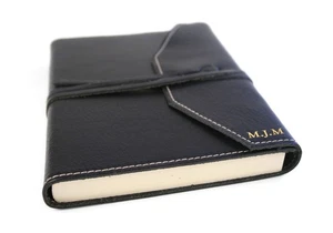 LEATHERKIND personalisiertes italienisches Vollnarbenleder-Journal Tudor A6+ schwarz - Bild 1 von 9