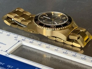 Reloj Guess Hombre W0170G2 Redondo Multifunciones Esfera Negra Acero Inoxidable Banda Dorada - Imagen 1 de 24