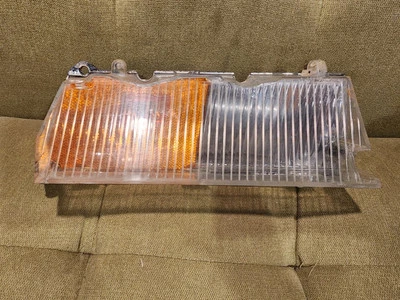 1974-1978 CHRYSLER NEW YORKER PASSENGER RIGHT FRONT TURN SIGNAL LENS 3728052 - Image 1 of 4