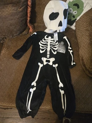 Disfraz de esqueleto que brilla en la oscuridad de Pottery Barn Kids 3T Foto 1 de 4