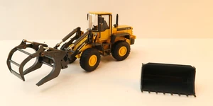 Conrad 2434/01 Komatsu WA 250 PT-3 Wheel Loader with Attachment Scale 1:50 - Picture 1 of 8