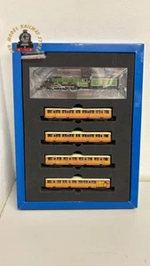 Dapol 2S-011-010 A1 Flying Scotsman 4472 LNER Apple Green & 4 Coaches - N Gauge - Picture 1 of 1