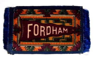 C. 1912, Universidad de Fordham, fieltro de tabaco con flecos pequeños, color fuerte, Am Tob Co Foto 1 de 4