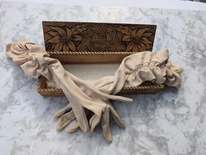 Guantera Decorativa Vintage con Guantes Meyers Make 100% Nylon - Imagen 1 de 12