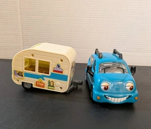 2006 Chevron Cars Maria Minivan #39 and Happy E. Camper Collectible Toy  - Picture 1 of 9