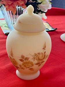 Fenton Schokoladenrosen Kamee Satin Pudding undurchsichtig klein 6,25" Waschtisch Ingwer Glas - Bild 1 von 7