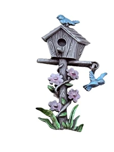 Broche prendedor vintage JJ Blue Bird House flores rosas colgando firmado - Imagen 1 de 5