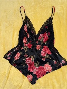 Neu mit Etikett Forever 21 Satin Blumendruck Gr. S Dessous Teddy Body Strampler - Bild 1 von 5