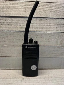 Pre-Owned Motorola RDV2020 Two Way Radio RV2020BKF2AA Read - Picture 1 of 4