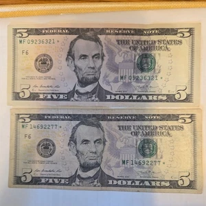 Lot of 2 $5 Star Note 2013 five Dollar Bill Federal Reserve - Picture 1 of 2
