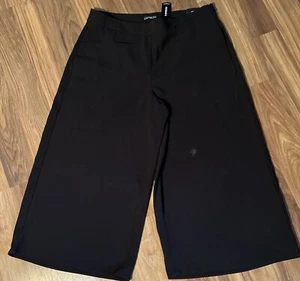 Neu mit Etikett Express Damen kurz Gaucho Hose sehr bequem Taschen seitlich B3 - Bild 1 von 6