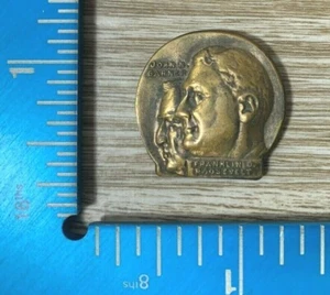 VINTAGE JOHN CARTER FRANKLIN D ROOSEVELT VERDE ANATRA CO CHICAGO PULSANTE 98B - Foto 1 di 2