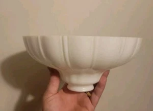 Antigua pantalla de lámpara festoneada de vidrio esmerilado base de 9 "/ 2" - Imagen 1 de 8