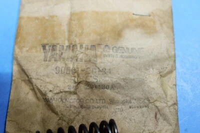 NOS GENUINE YAMAHA IT200 CLUTCH SPRING SPRINGS / SPRING SCREWS OEM# 90501-20124  - Image 1 of 3