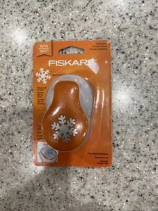 Convenient Fiskars 154750 Snowflake Lever Punch-Brand New In Package - Picture 1 of 3