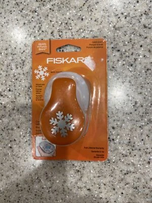Convenient Fiskars 154750 Snowflake Lever Punch-Brand New In Package - Image 1 of 3