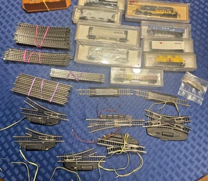 N-scale complete collection -tracks, loko, switches, freight cars - Picture 1 of 18