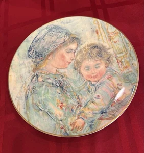 Collectors International de Royal Doulton 1973 "Colette & Child" 1ª de una serie - Imagen 1 de 17