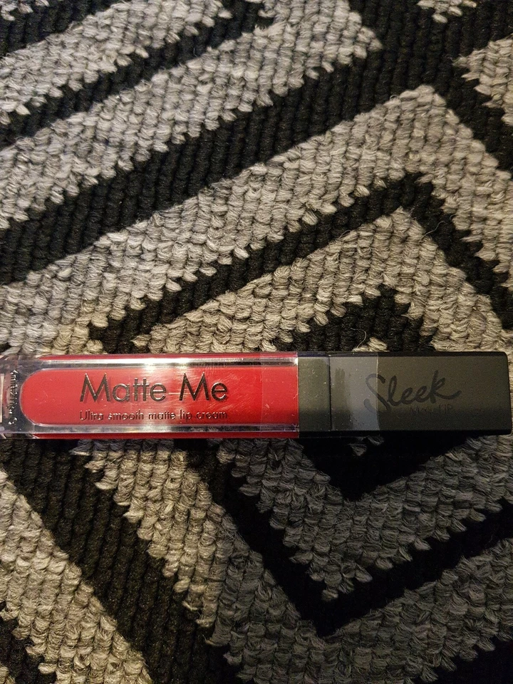 Sleek Matte Me Ultra Smooth Matte Lip Cream (Rioja Red), 6ml  - Image 1 of 1