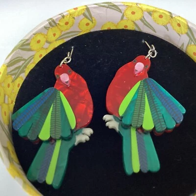 Pendientes colgantes Erstwilder - Soberano Escarlata - Rey Loro - 2023 Jocelyn Proust Foto 1 de 3