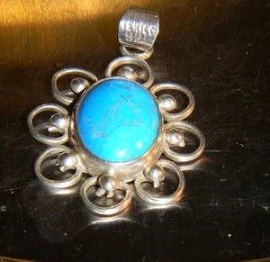 HERMOSO COLGANTE OVALADO TURQUESA Y PLATA ESTERLINA 925 - Imagen 1 de 3