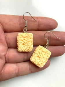 Lustige Instant Nudel Ohrringe Simulation Essen Kitsch Neuheit Student Geschenk lustig - Bild 1 von 4