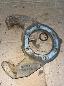 1994-2002 C3500 HD Caliper Bracket 4152697-R Dana 80 DRW Rear 10 Lug Right Hand - Picture 1 of 2