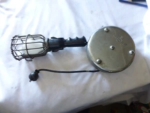 VINTAGE ELECTROLUX INDUSTRIAL TROUBLE LIGHT DROP LIGHT CORD REEL WORKING - Picture 1 of 11