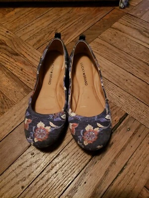 Pisos florales azules Lucky Brand talla: 7,5 M/ 37,5 Foto 1 de 4