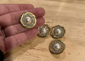 Set Of 4 Wonderful Gold Buttons with Pearls & Crystals Rhinestones 3/4” Round - Picture 1 of 5