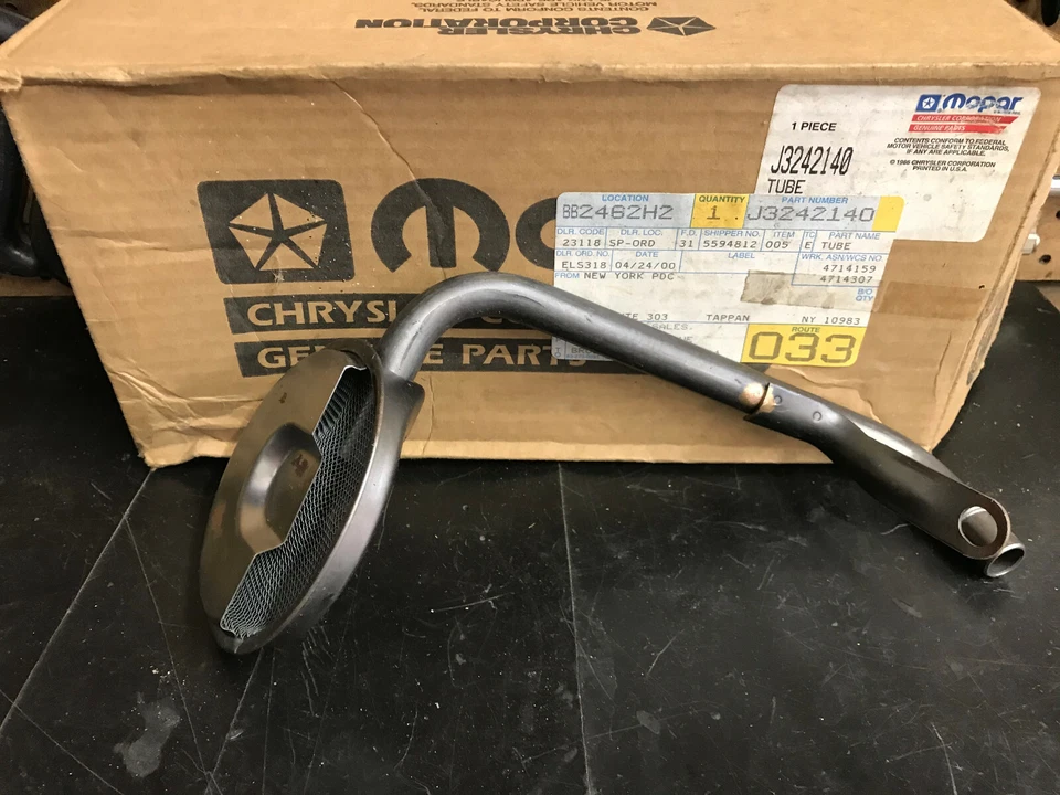 Jeep Wrangler CJ-7 CJ Scrambler Wagoneer J10 - NOS bomba de aceite pickup bañera/pantalla Foto 1 de 2