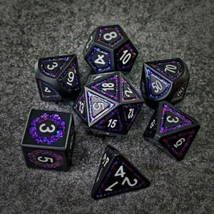 Sage's Wonders - Set di dadi poliedrici metallo viola opaco glitter nero opaco giochi DND - Foto 1 di 7