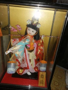 Shionu Doll Ichimatsu Doll with Case Traditional Japanese Attire Imperial Palace - Picture 1 of 6