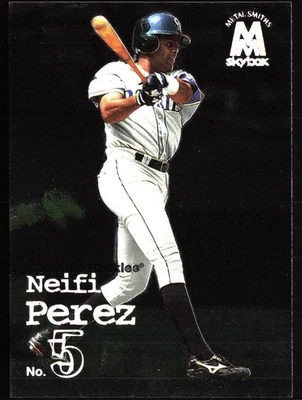 SkyBox 1999 metal fundido #98 Neifi Pérez Foto 1 de 2