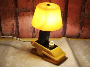 Vecchia Lampadina a Pinzetta Eliva vintage Made in Italy anni 70 Ottimo Stato - Foto 1 di 10